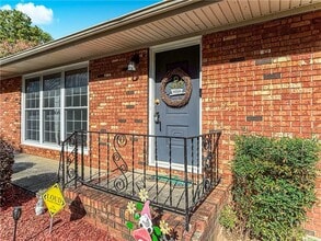 4065 Old Austell Rd in Powder Springs, GA - Foto de edificio - Building Photo