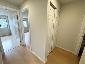 15705 NE 18th St, Unit Casa Hermosa in Bellevue, WA - Foto de edificio - Building Photo