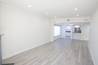 4619 Kester Ave, Unit 4619 Kester in Sherman Oaks, CA - Foto de edificio - Building Photo