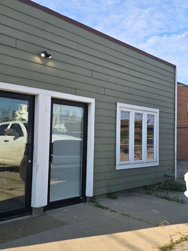 property at 118 W Main St