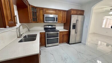 2731 NW 100th St in Miami, FL - Building Photo - Building Photo