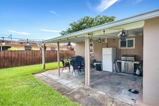 1621 N 71st Ave in Hollywood, FL - Foto de edificio - Building Photo