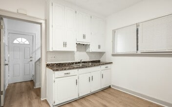 1554 Larchmont Rd in Cleveland, OH - Building Photo - Building Photo