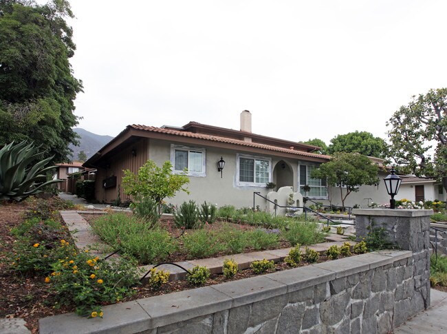 633 W Sierra Madre Blvd in Sierra Madre, CA - Foto de edificio - Building Photo