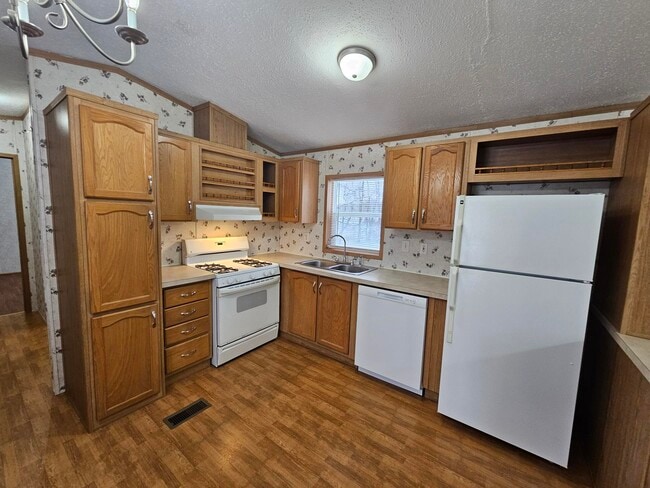 44 Noble Ln in Rome, NY - Foto de edificio - Building Photo