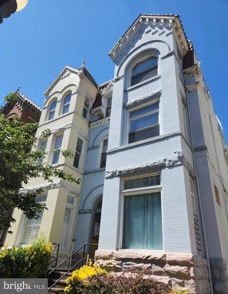 property at 2121 N St NW