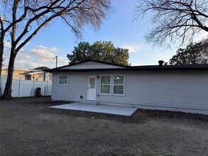 2553 Wicker Ave in Dallas, TX - Building Photo - Building Photo