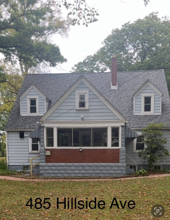 485 Hillside Ave, Unit APT C in Monroeville, PA - Building Photo