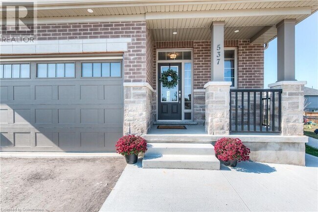 537 Valhalla Cres in Waterloo, ON - Building Photo - Building Photo