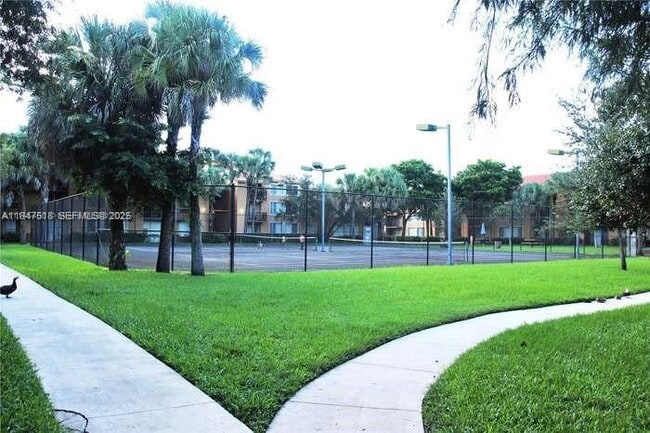 10709 Cleary Blvd in Plantation, FL - Foto de edificio - Building Photo