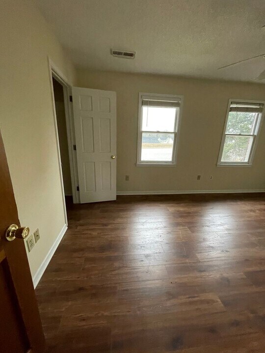 903 N Main St in Fountain Inn, SC - Building Photo