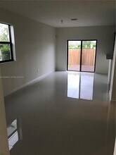 8807 NW 103rd Ave in Doral, FL - Building Photo - Building Photo