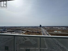 225 Commerce St in Vaughan, ON - Building Photo - Building Photo