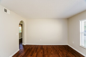 1707 Alhambra Crest Dr in Ruskin, FL - Building Photo - Building Photo