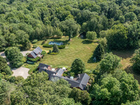 35 Schoolhouse Rd in Roxbury, CT - Building Photo - Building Photo