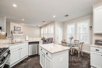 2729 Kinney Oaks Ct in Austin, TX - Building Photo - Building Photo