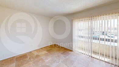 2664 N 43rd Ave in Phoenix, AZ - Foto de edificio - Building Photo