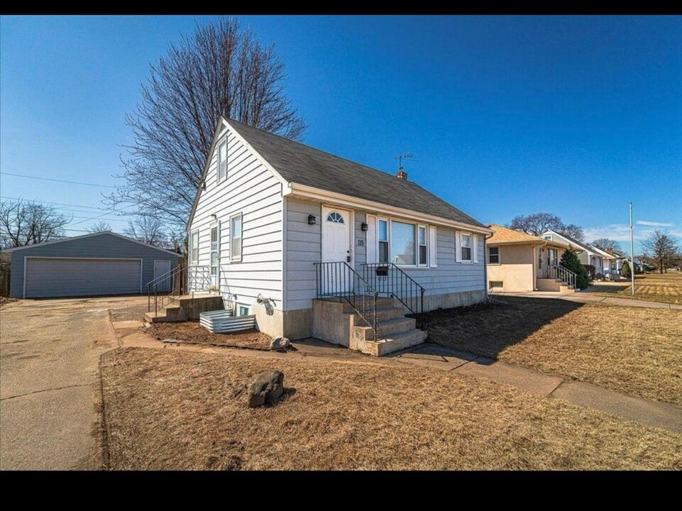 115 Spruce St W in South St. Paul, MN - Building Photo