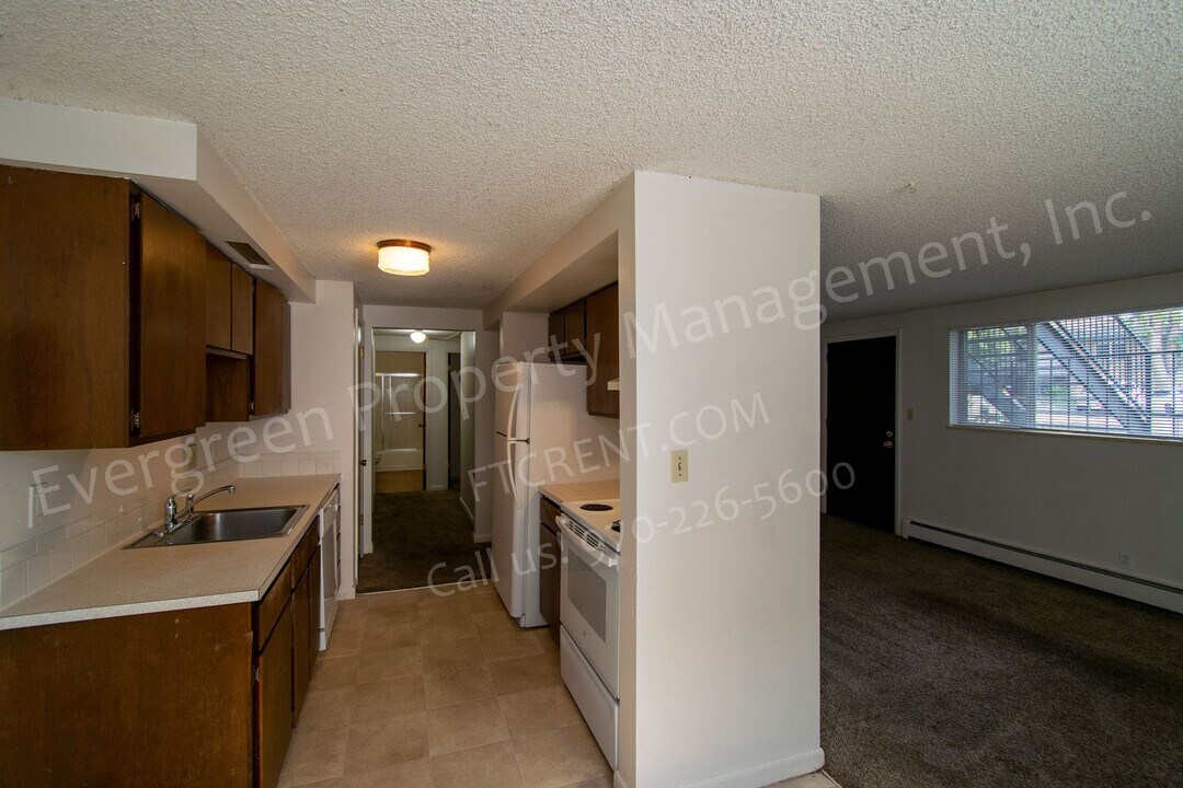 2949 State Farm Rd in Evans, CO - Building Photo