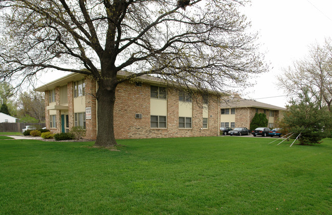 650 E 92nd St in Bloomington, MN - Foto de edificio - Building Photo