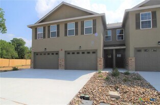 348 Untermaier St in Canyon Lake, TX - Building Photo