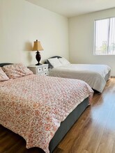 447 La Fayette Park Pl in Los Angeles, CA - Building Photo - Building Photo