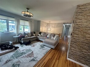 42 Barbara Ave in Port Jefferson Station, NY - Foto de edificio - Building Photo