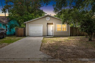 2064 The Mall in Clearwater, FL - Building Photo