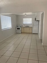 1545 NW 8th Ave & 1600 NW 7th Ct. in Miami, FL - Building Photo - Interior Photo