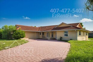 2 Brentwood Ln in Englewood, FL - Building Photo