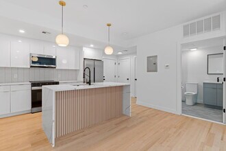 122 Washington St, Unit 10 in Weymouth, MA - Building Photo - Building Photo
