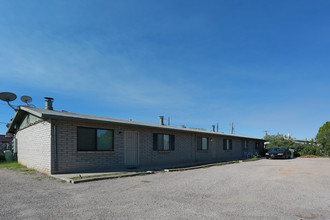 5750-5754 E 24th St in Tucson, AZ - Foto de edificio - Building Photo