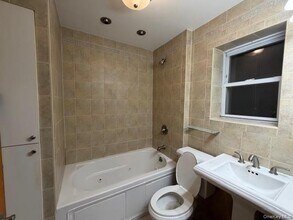 1639 1/2 Pilgrim Ave in Bronx, NY - Building Photo - Building Photo