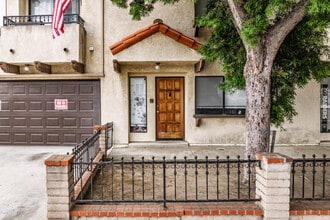 555 W. 20th St. in San Pedro, CA - Foto de edificio - Building Photo