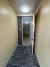 7000 Crown Gate Ct in Miami Lakes, FL - Building Photo - Building Photo