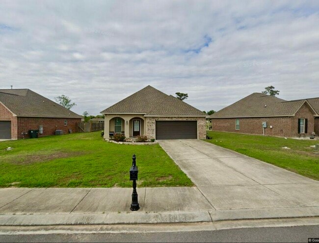 845 Desoto St