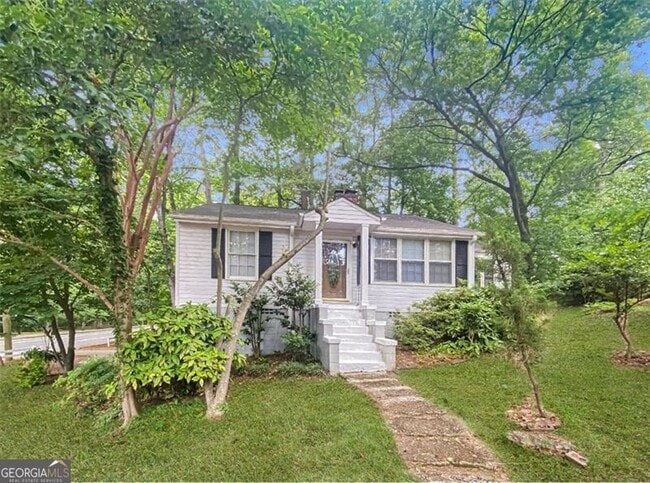 property at 763 N Park Dr SE
