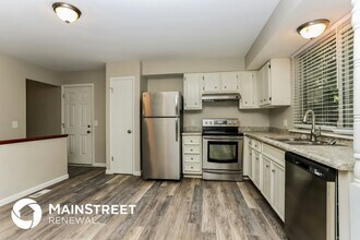 12 Oakshire Ct in St. Peters, MO - Foto de edificio - Building Photo