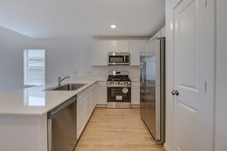 9910 Oakheath Blf Dr in Baytown, TX - Building Photo - Building Photo