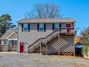 301 McAllister St in Cramerton, NC - Foto de edificio - Building Photo