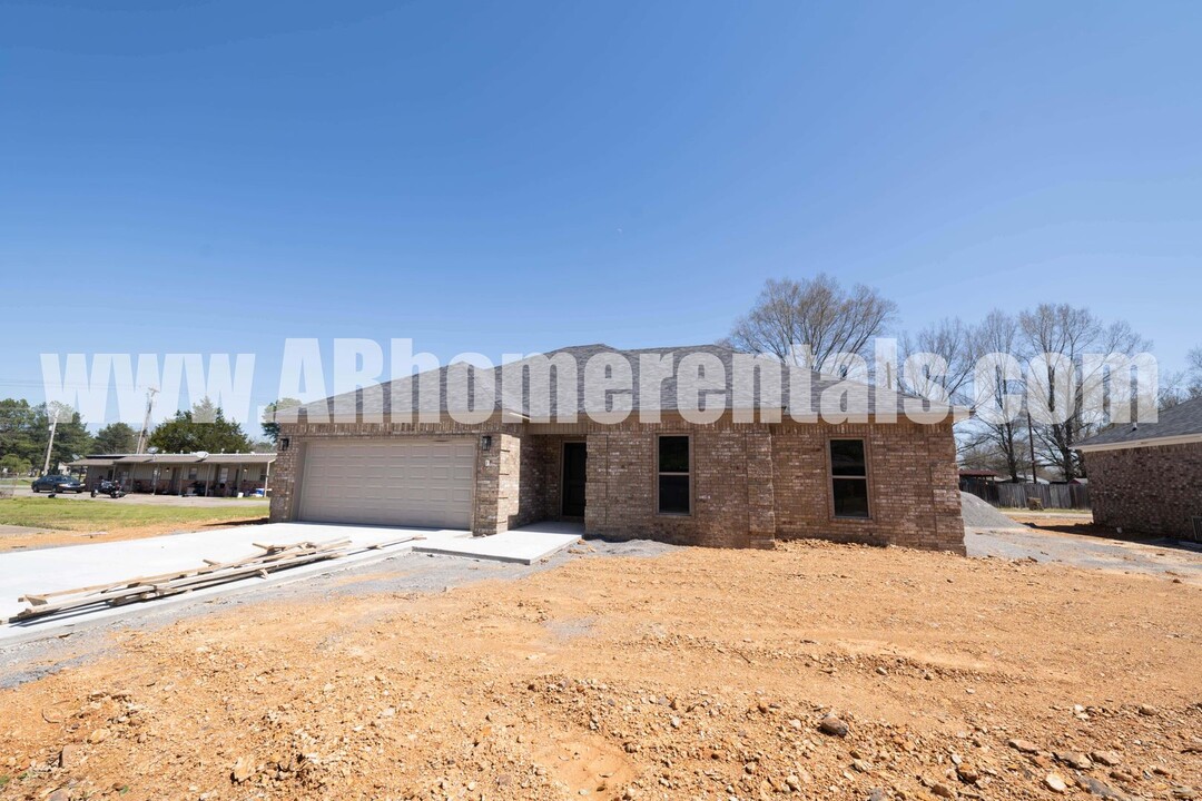 7 Jon Ross Dr in Greenbrier, AR - Building Photo