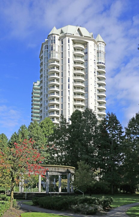 Wimbledon Club in Burnaby, BC - Building Photo