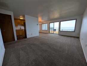 250 Beach Pl in Edmonds, WA - Building Photo - Building Photo