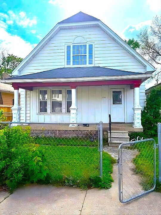 616 N Exeter Ave in Indianapolis, IN - Foto de edificio