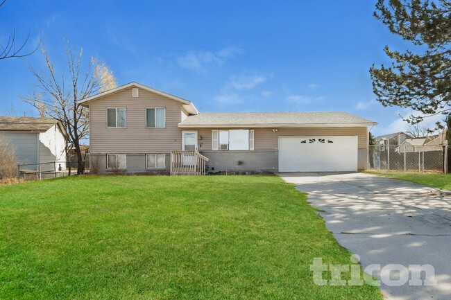 property at 4942 Old Fountain Blvd