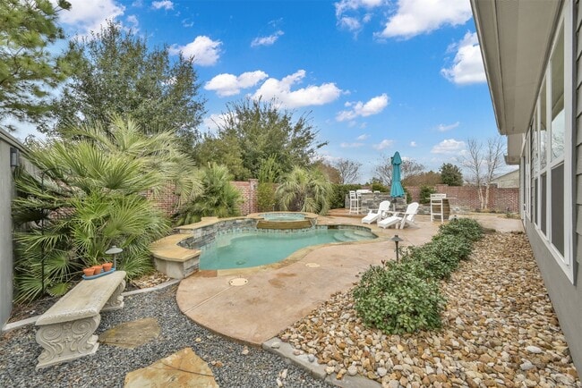 property at 2072 Laurie Darlin Dr