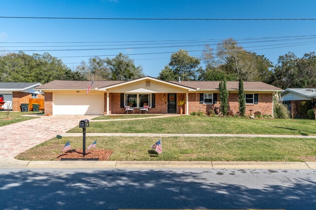 666 Fairway Ave NE in Fort Walton Beach, FL - Building Photo - Building Photo