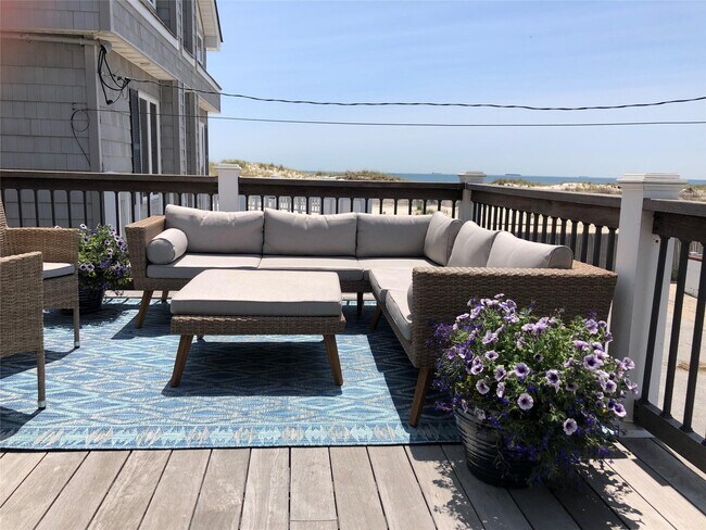 24 Buffalo Ave in East Atlantic Beach, NY - Building Photo - Building Photo