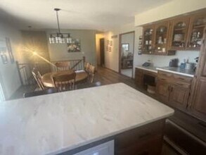 1428 Edgewood Dr in Pella, IA - Building Photo - Building Photo