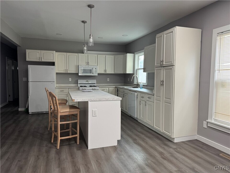 125 Thomas St in Utica, NY - Building Photo